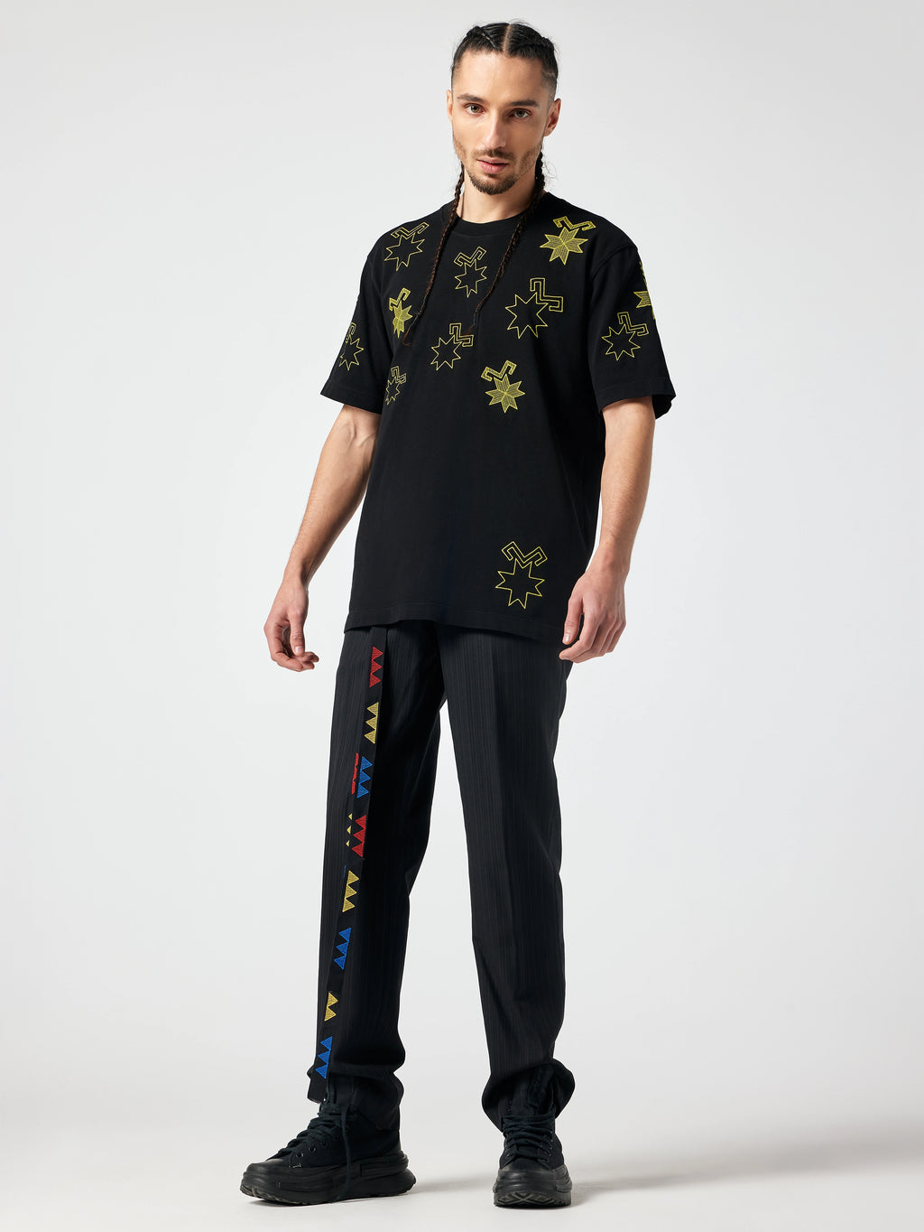 Tricou brodat SSEE bărbați Stele pe Cer galben – fotografie lookbook full body